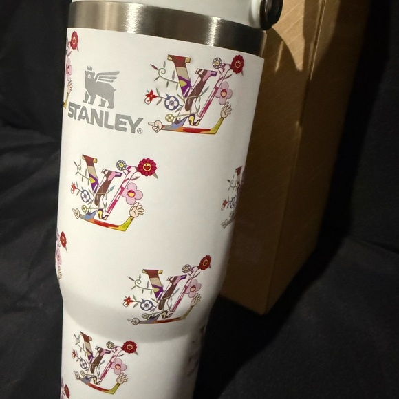 New Stanley White 30oz Tumbler with Vibrant LElegantV Floral Pattern Artsy - Picture 5 of 9